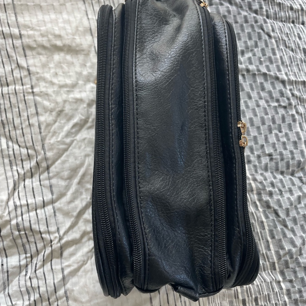 Leather travel bag